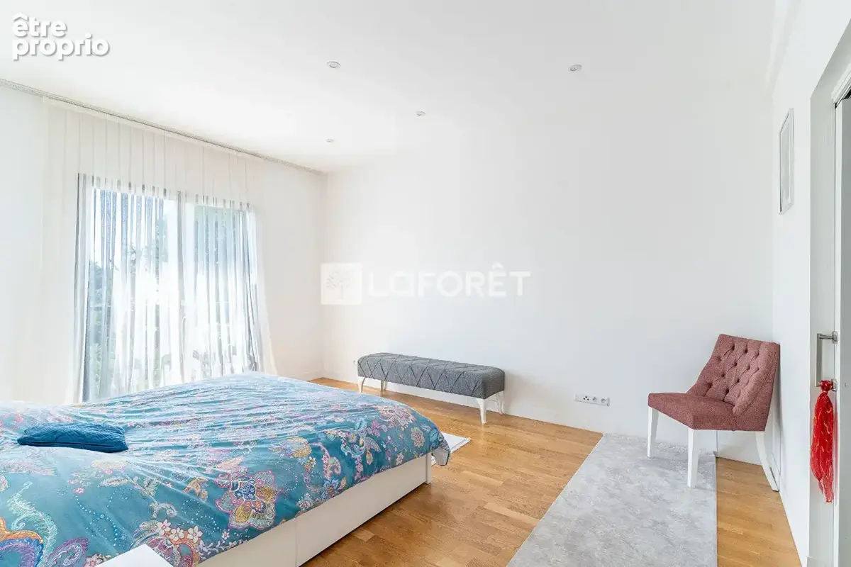 Maison contemporaine de plus de 200m2 - 8 pièces - 6 chambres - DPE A - photo 10