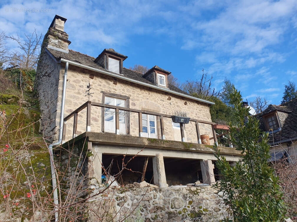 Maison à LA ROCHE-CANILLAC