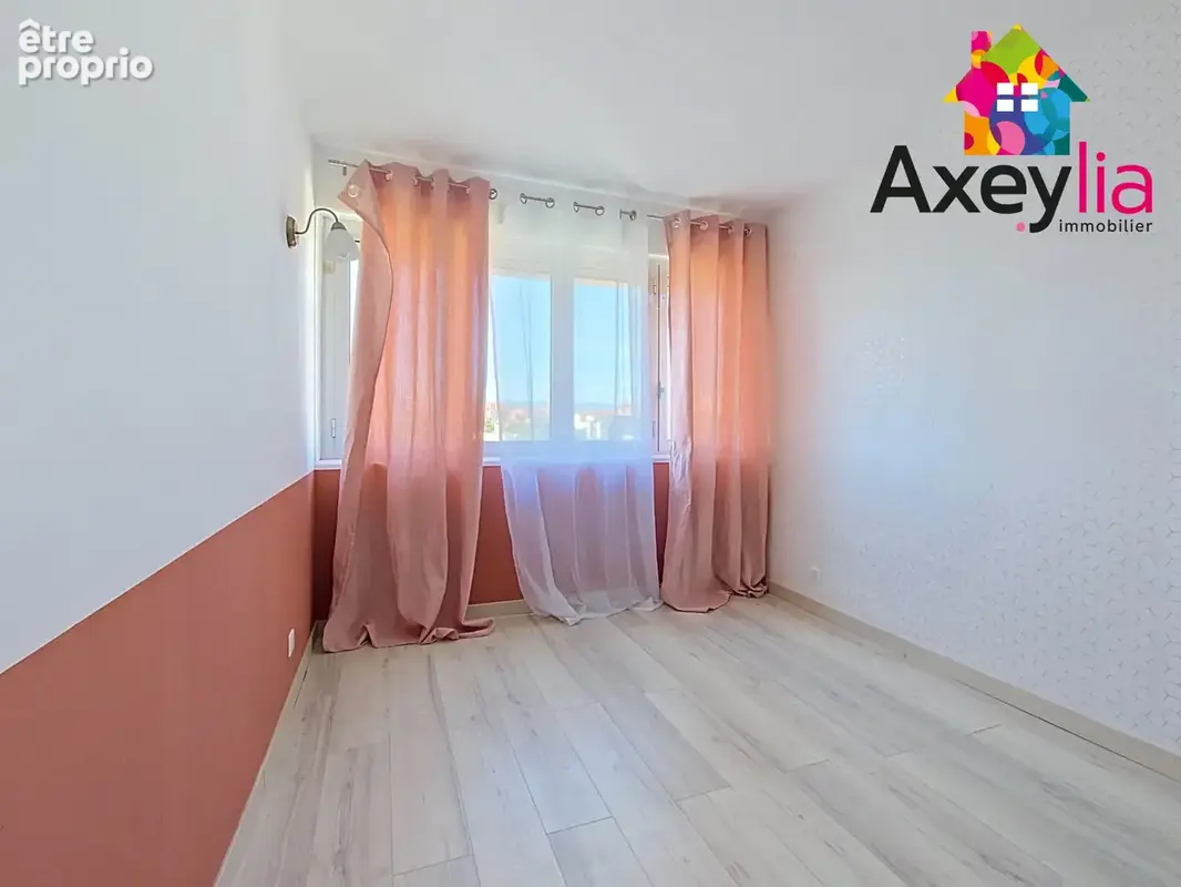 A vendre - roanne - appartement 3 chambres avec cave et place de parking privative - photo 7