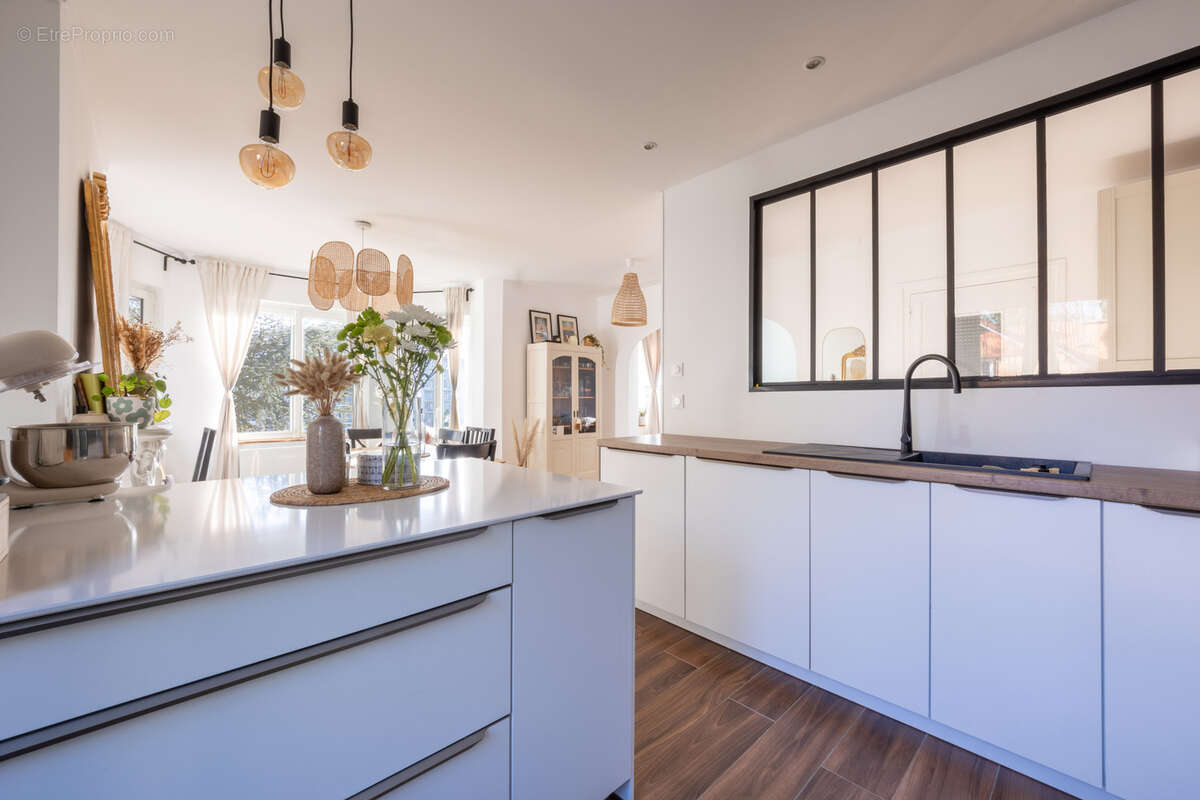 Appartement à SAINT-PRIEST-EN-JAREZ