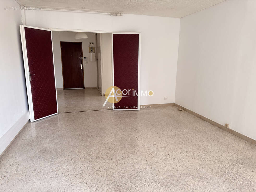 La Seyne Sur Mer, Centre, Appartement T3, 76m2, balcon - photo 2