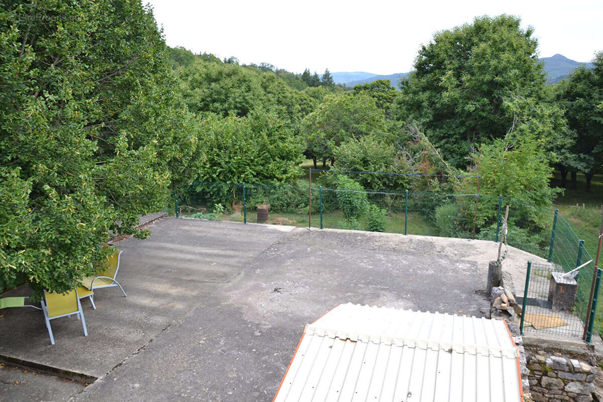 Courniou dans hameau maison T5 avec jardin terrasse garage et annexes - photo 14