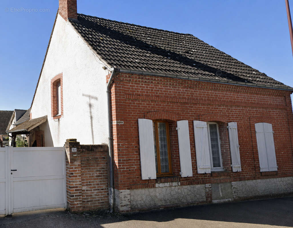 Maison à SELLES-SAINT-DENIS