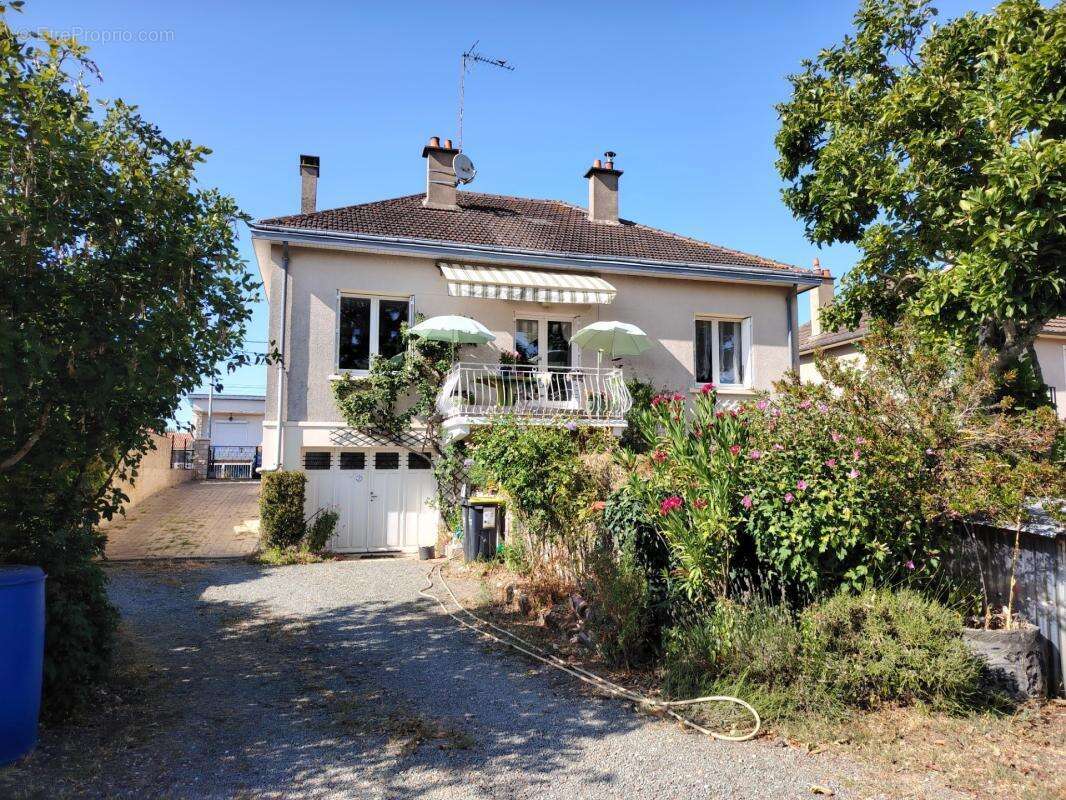 Maison Familiale de 137 m² avec sous-sol à 5 minutes de Chatellerault sur un Terrain de 1530 m² - photo 3