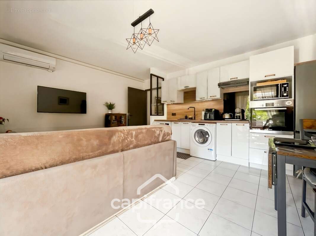 Appartement 40m2 rénové et climatisé, en rez de jardin , une chambre et sa salle de douche, sa terrasse couverte ,, piscine rési - photo 12