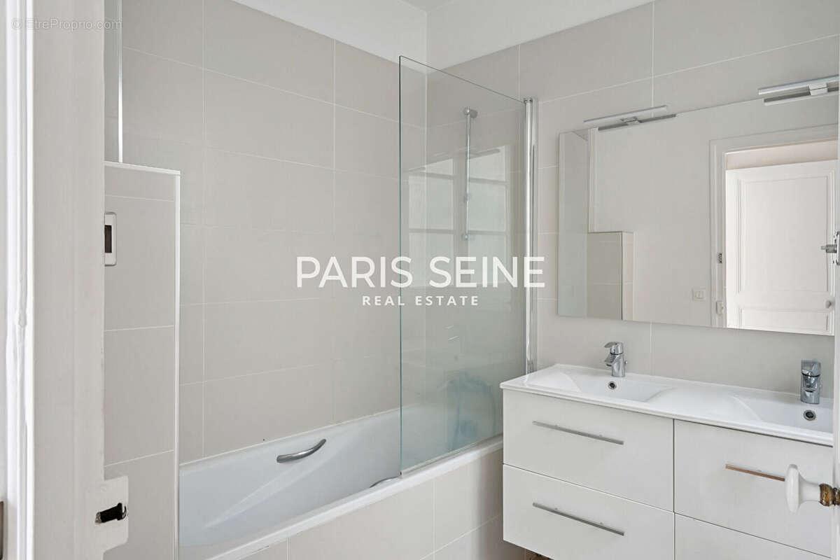 Appartement à PARIS-7E