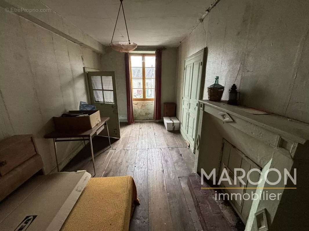 Maison à PEYRAT-LA-NONIERE