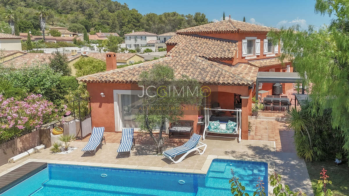 Villa provençale de 166 m2 avec piscine, pool house et annexes - La Crau / Les Sauvans - photo 11
