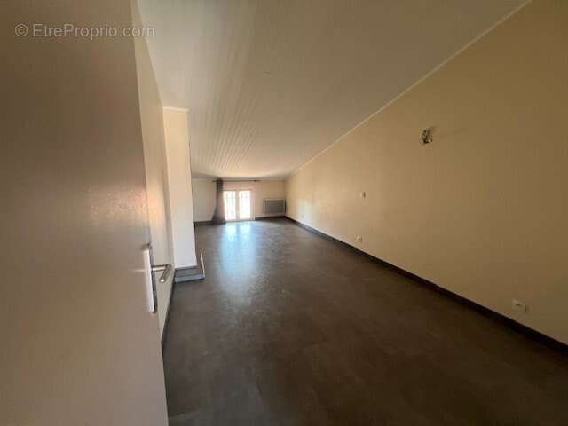 Belle appartement de 80m² plus terrasse avec garage privé pour 2 voitures fermées, proche de toutes commodité. - photo 8