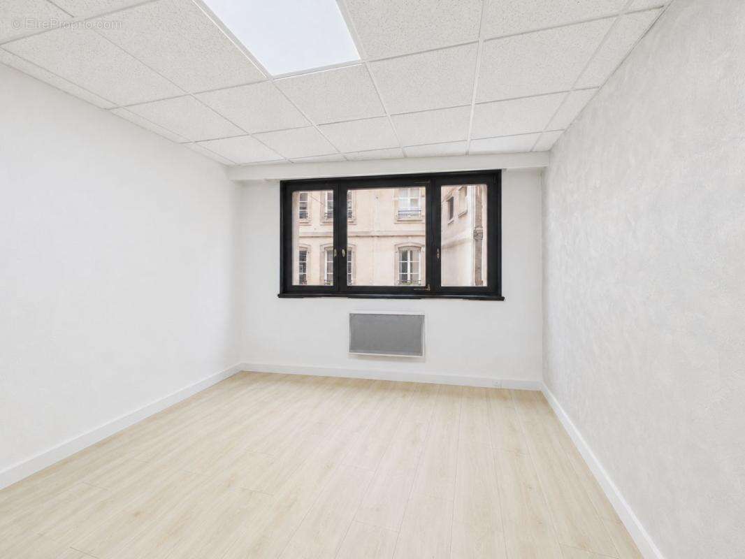 Appartement À Vendre Adresse rare, potentiel unique, quartier des Tanneurs - photo 8
