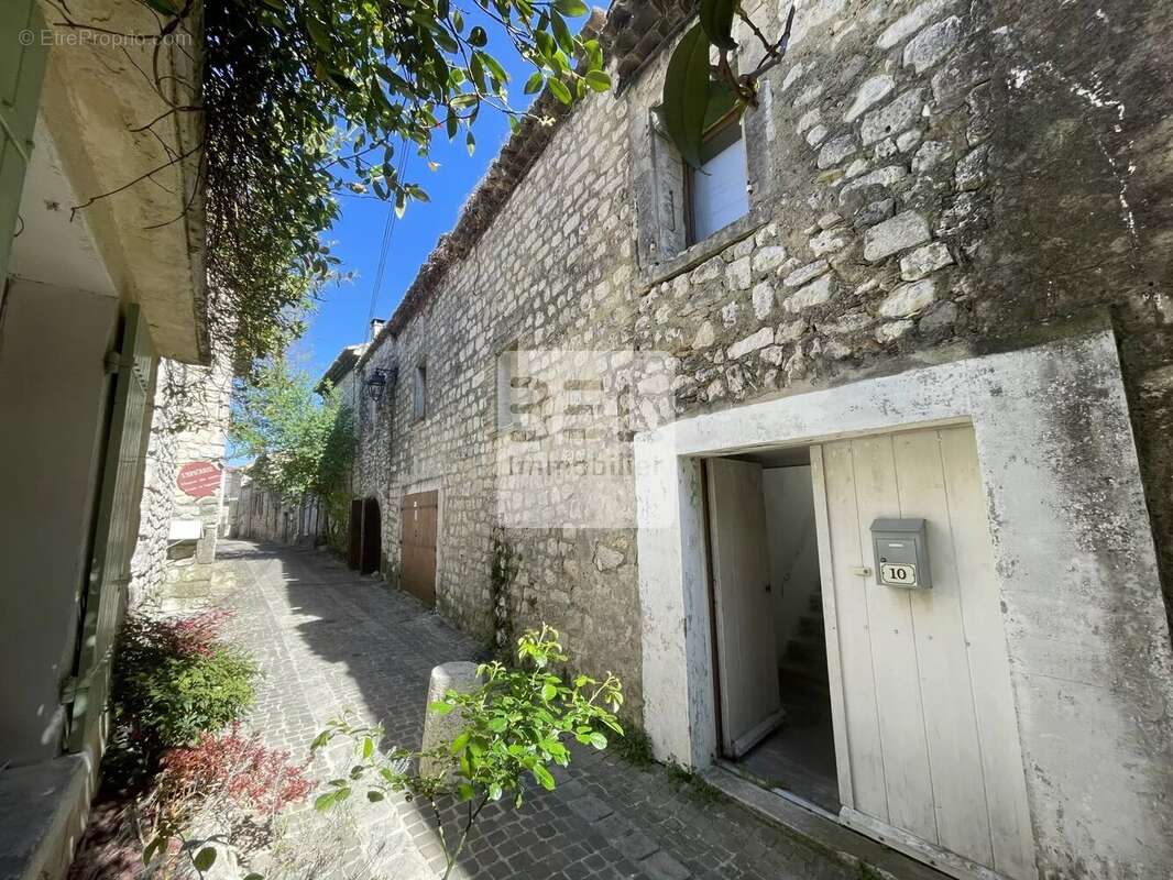 Appartement à SUZE-LA-ROUSSE