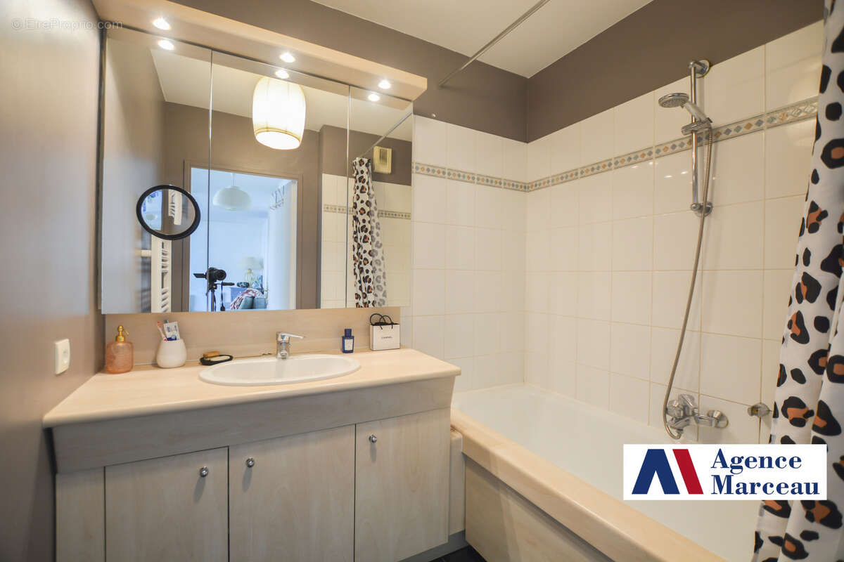 Appartement à COURBEVOIE