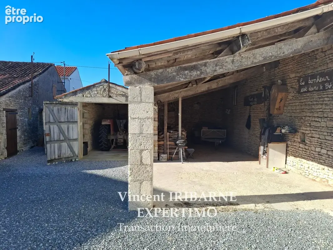 Saintongeaise avec Piscine, Ecurie, Dépendances et Prés - photo 10