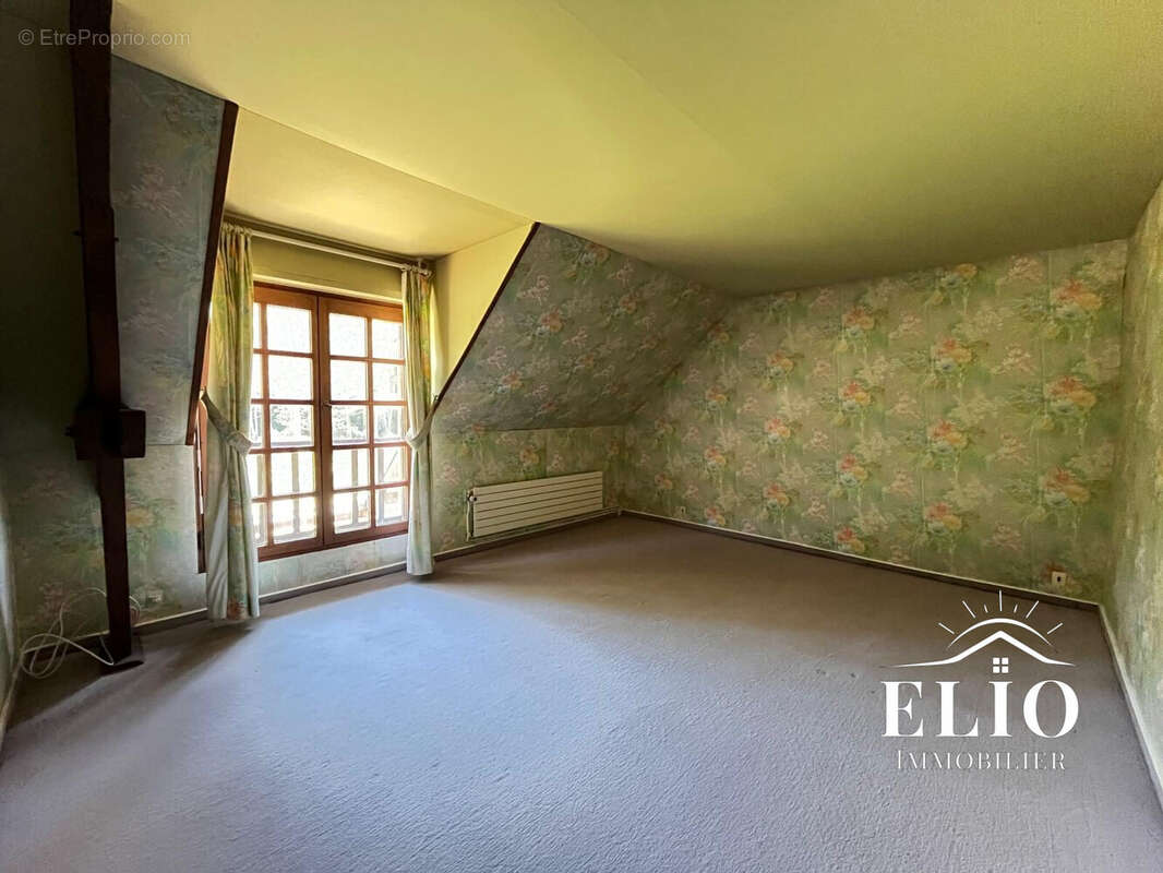 Maison 274 m² à La Vendue-Mignot  - photo 7