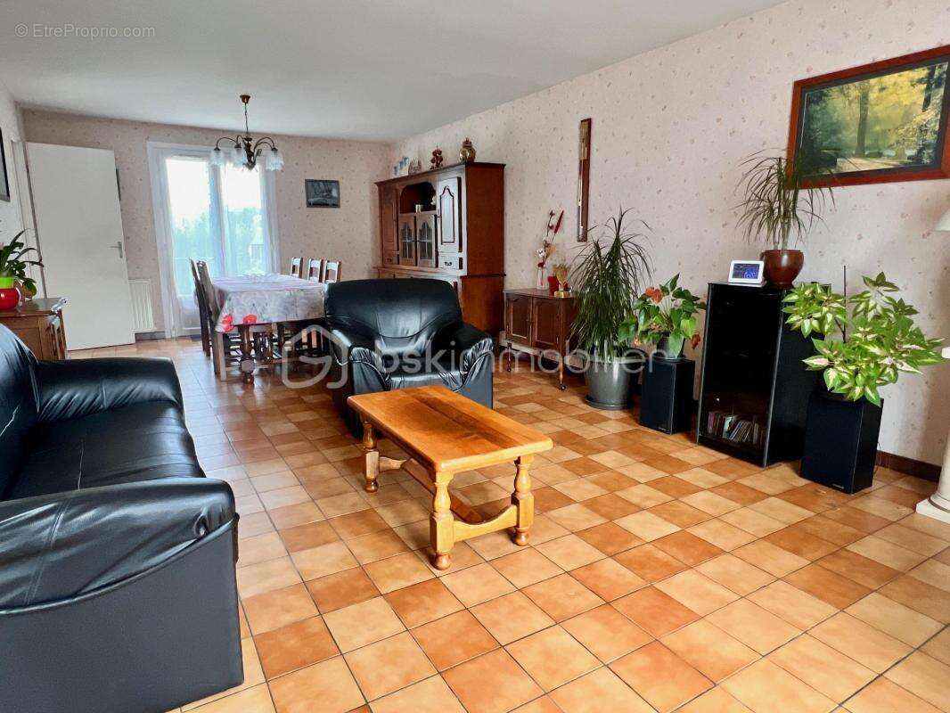 Maison familiale 4 chambres – 118 m² habitables – Sous-sol complet de 87 m² – En impasse, au calme - photo 2