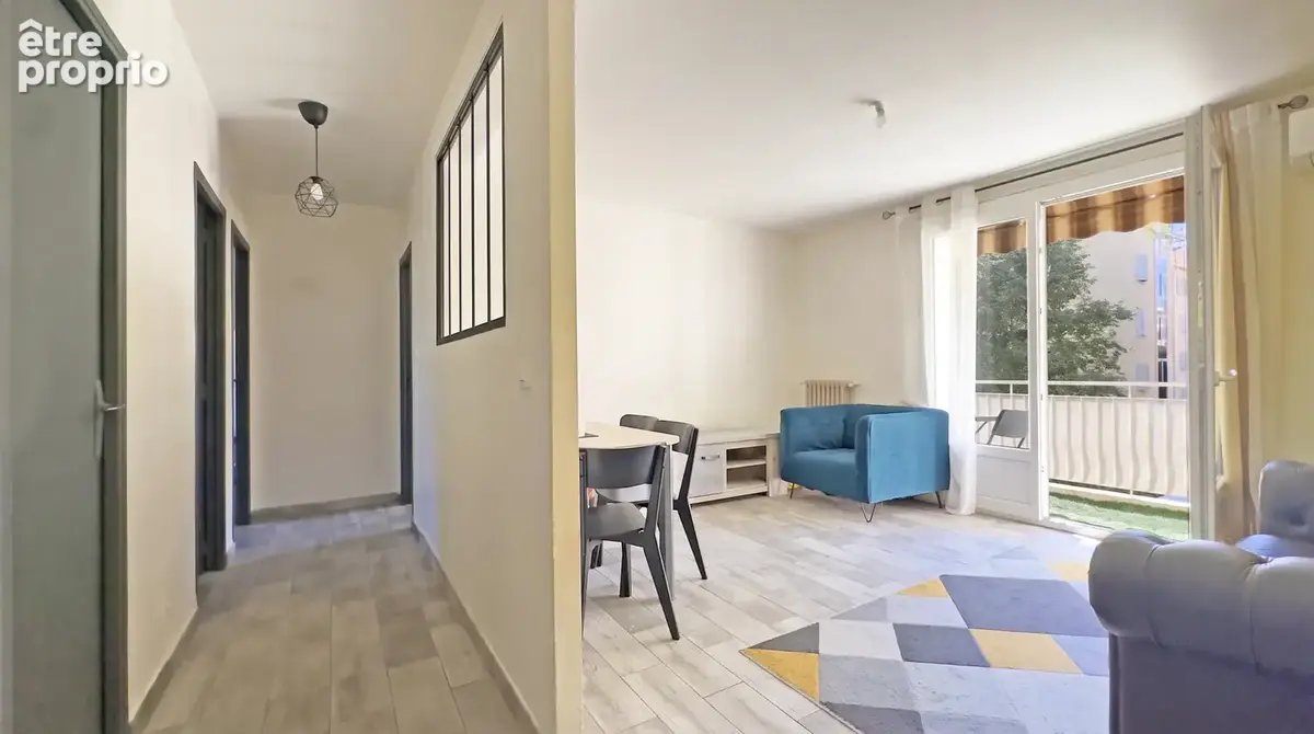 Toulon, quartier Brunet  T3 traversant avec double balcon et vue dégagée - photo 2