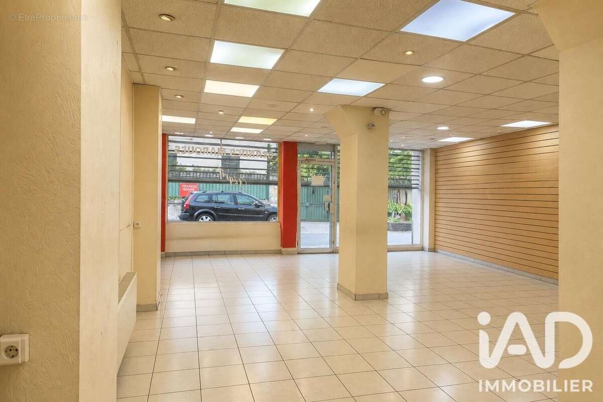 Commerce 139 m² à Asnieres-Sur-Seine  - photo 4