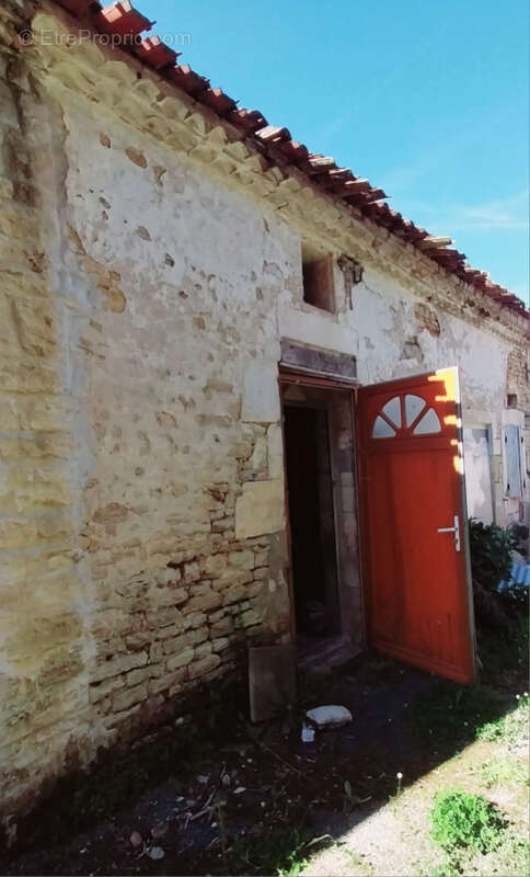 Autre à SAINT-HILAIRE-DE-VILLEFRANCHE
