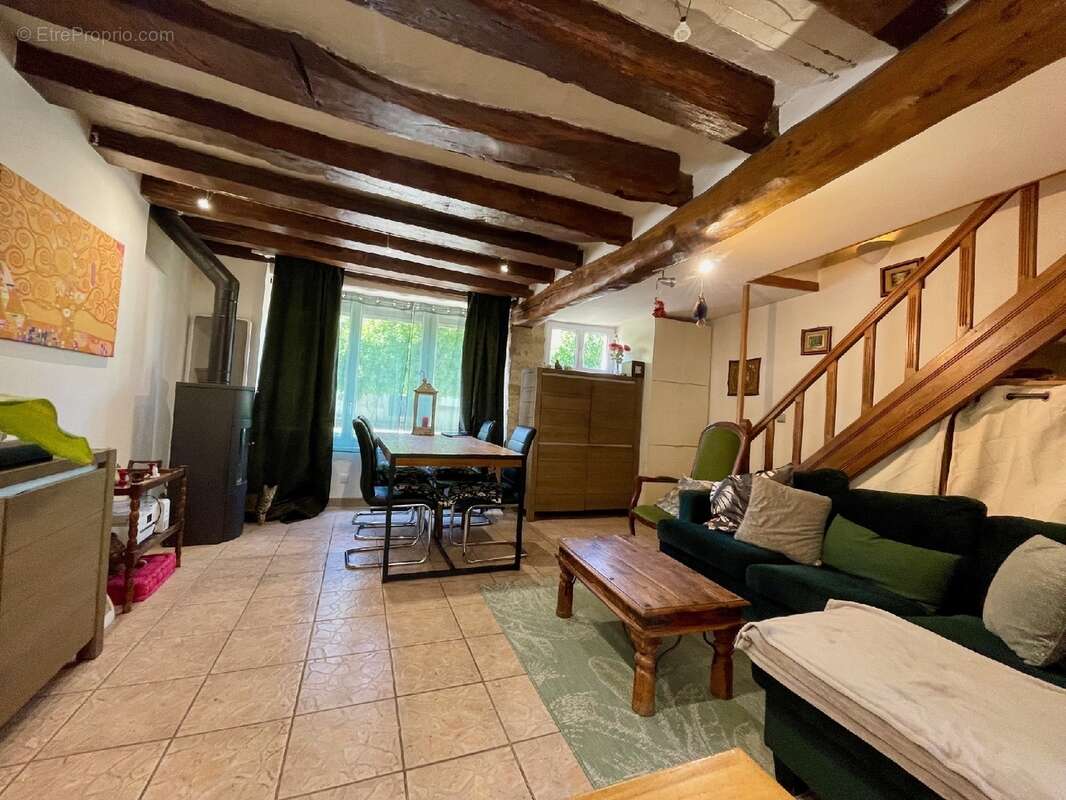 Maison à LA CHAPELLE-LA-REINE