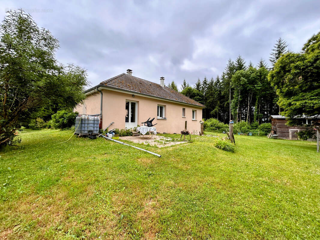 Maison à SAINT-VICTOUR