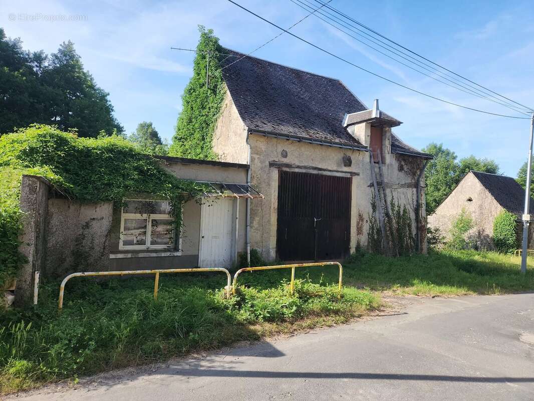 Maison à VILLAINES-LES-ROCHERS