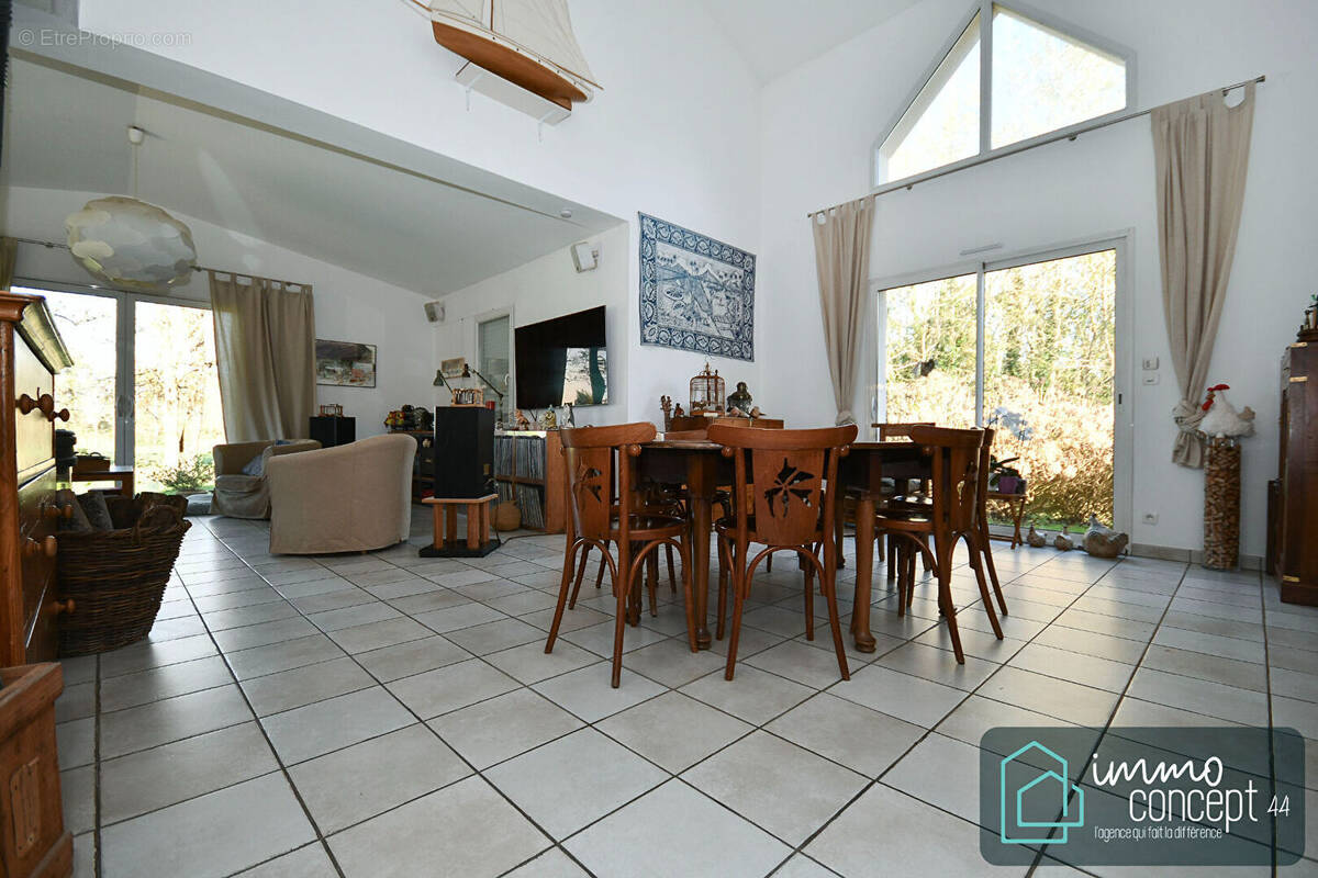 Maison à SAINT-LEGER-LES-VIGNES