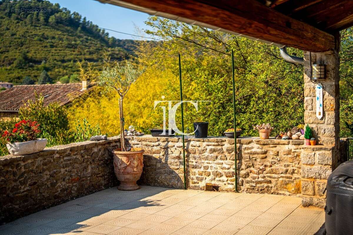 Mas 198m² habitables, 3000m² de terrain , a deux pas de tous commerces - photo 4
