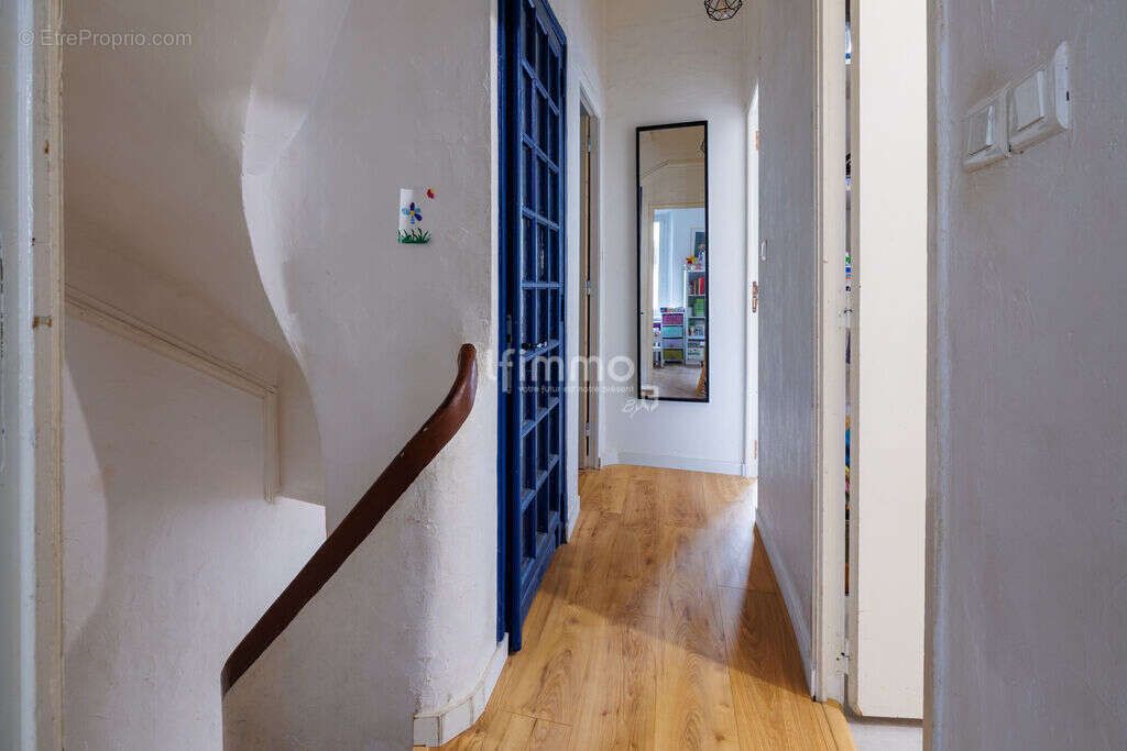 Maison à SIMIANE-COLLONGUE