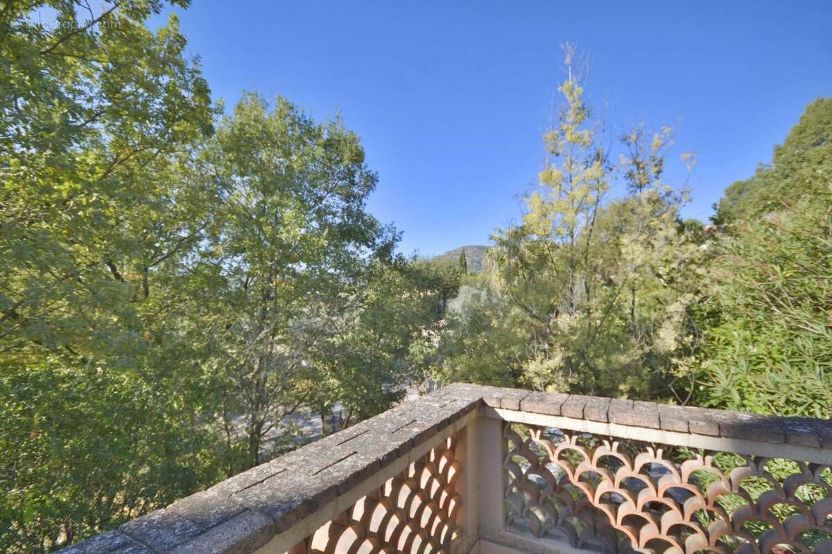 Maison à TOURRETTES-SUR-LOUP