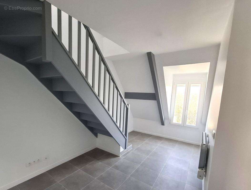 Maison à CUISE-LA-MOTTE