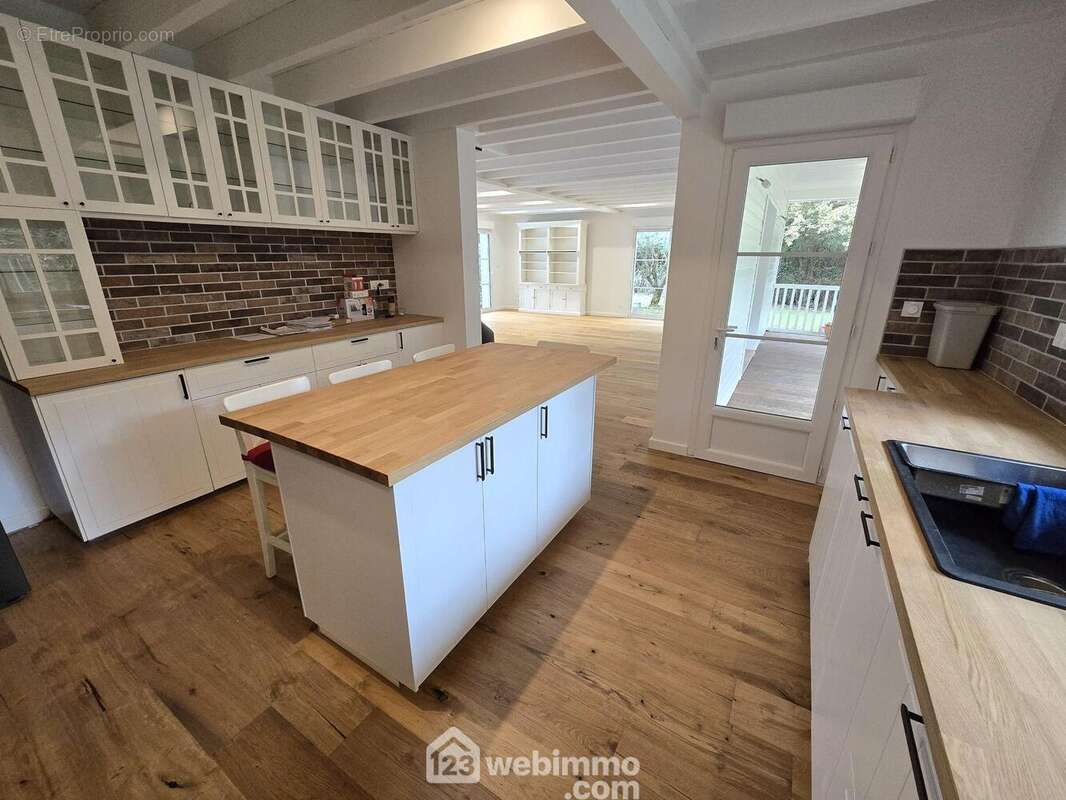 Beaucoup de rangements, un bel électroménager - Maison à LE PIAN-MEDOC