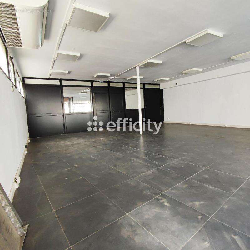 Commerce à MORIERES-LES-AVIGNON