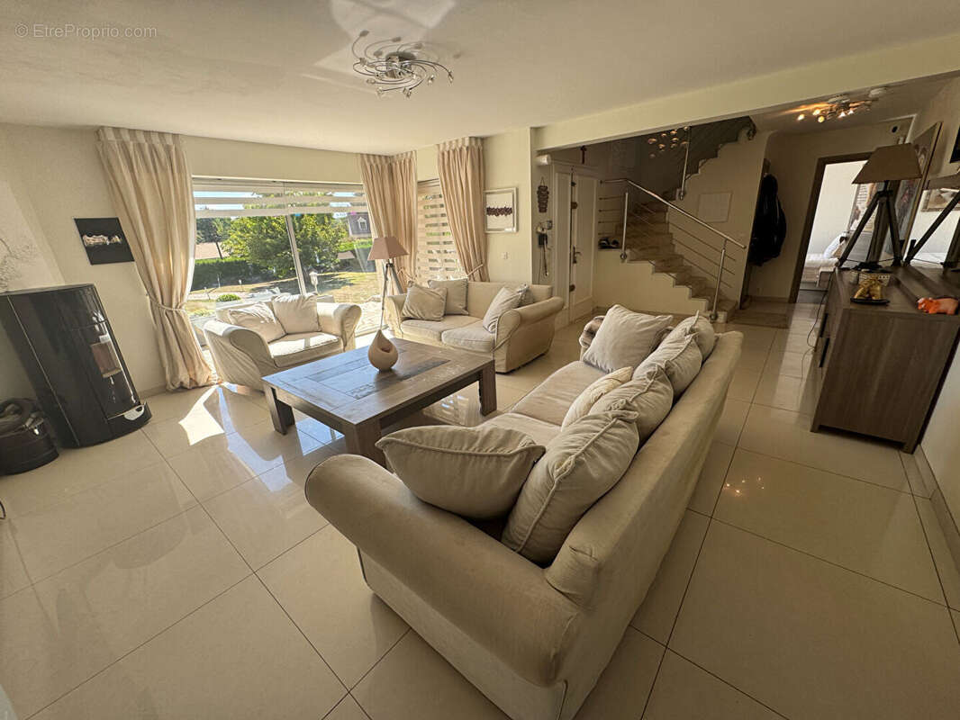 Maison à LES MESNULS