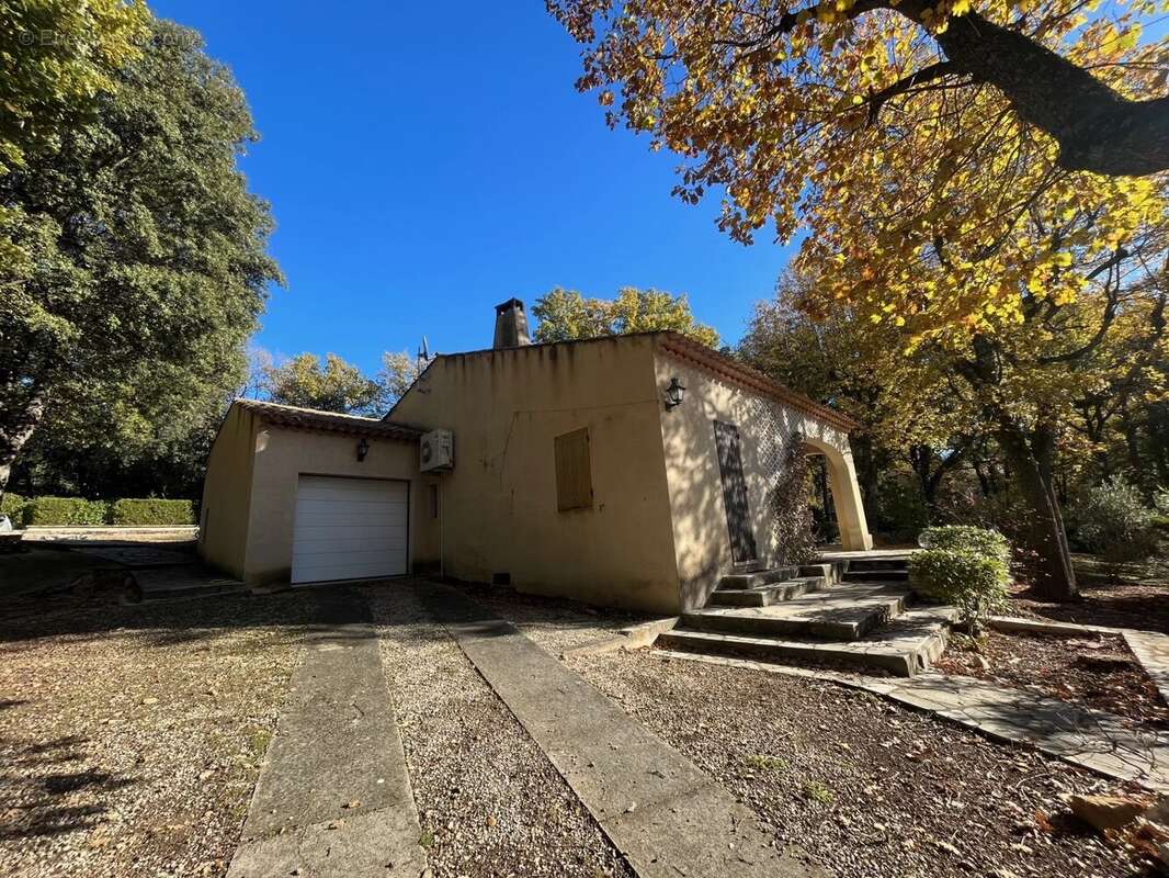 Maison à LA TOUR-D&#039;AIGUES