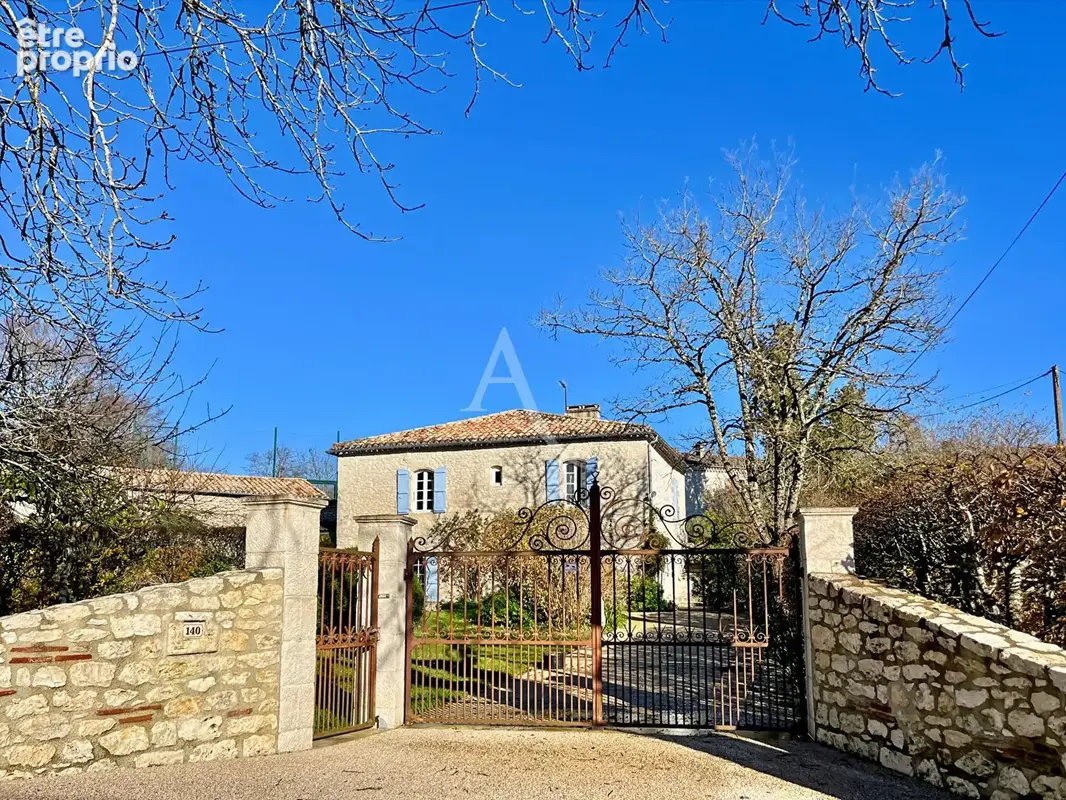A VENDRE - Superbe maison en pierre avec dépendance et piscine - photo 18