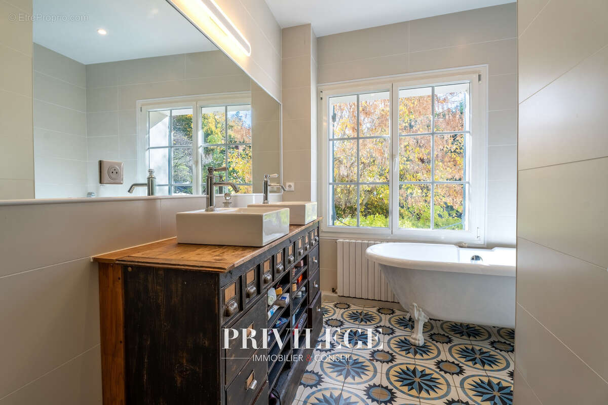 Maison à COLLONGES-AU-MONT-D&#039;OR