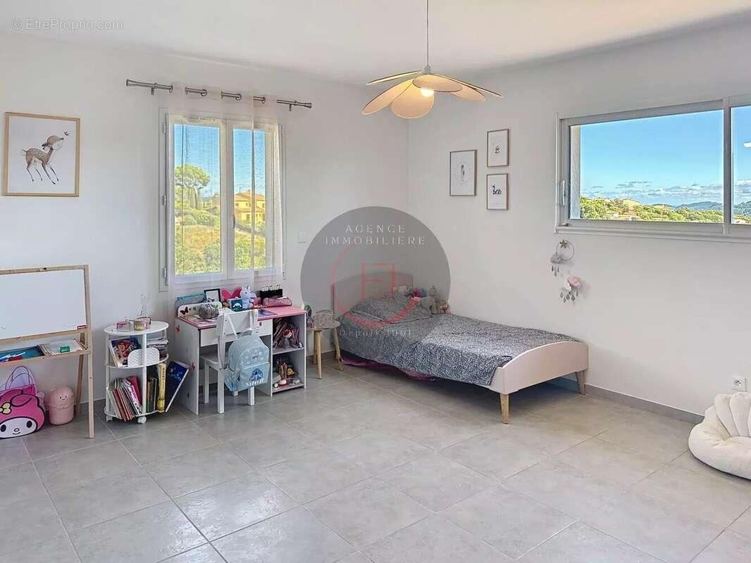 Maison à LES ADRETS-DE-L&#039;ESTEREL