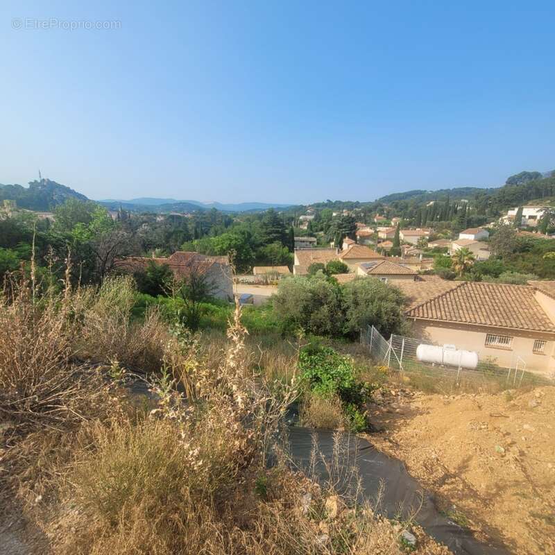 Terrain à ROQUEVAIRE