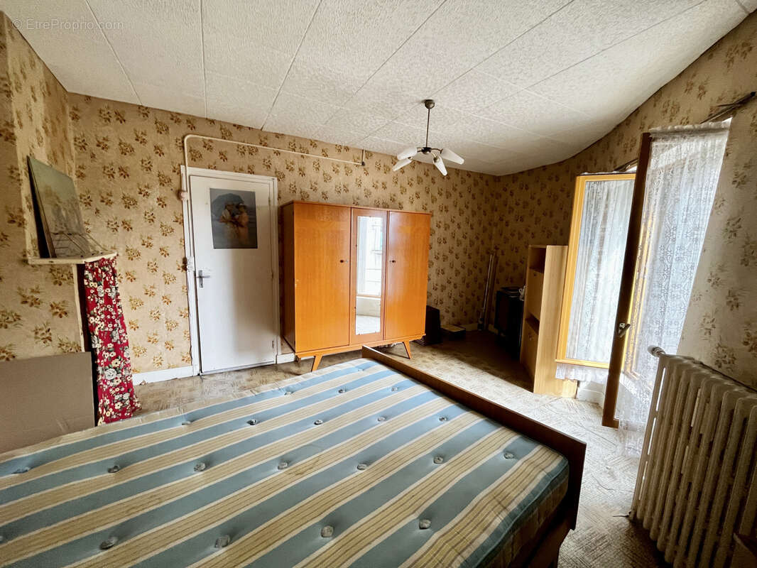 Maison à AUZAT-LA-COMBELLE