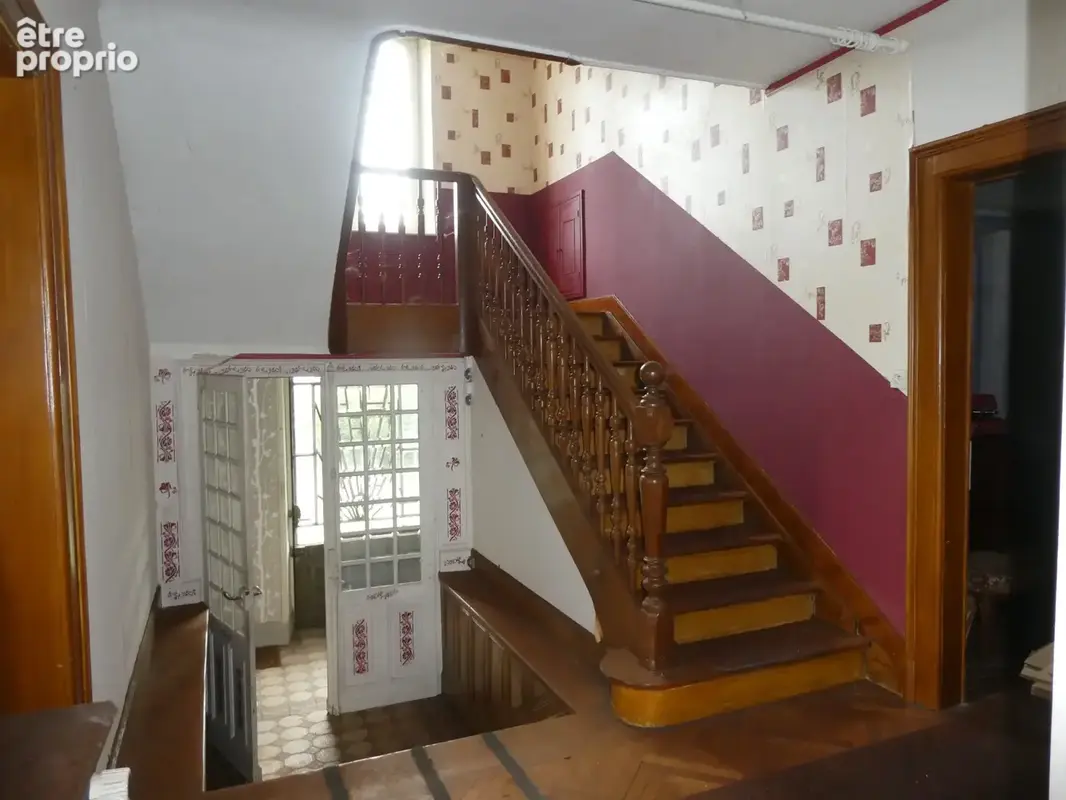 LE THILLOT (88)Maison bourgeoise de caractère à rénover de 280 m²sur trois niveaux, terrain 1000 m²+ garage - photo 3