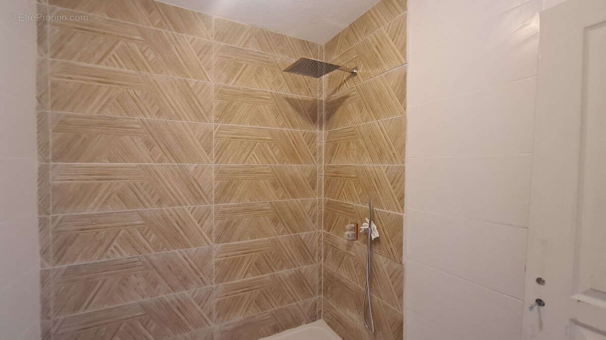 Sète - Appartement T4 en duplex - 100m² - photo 5