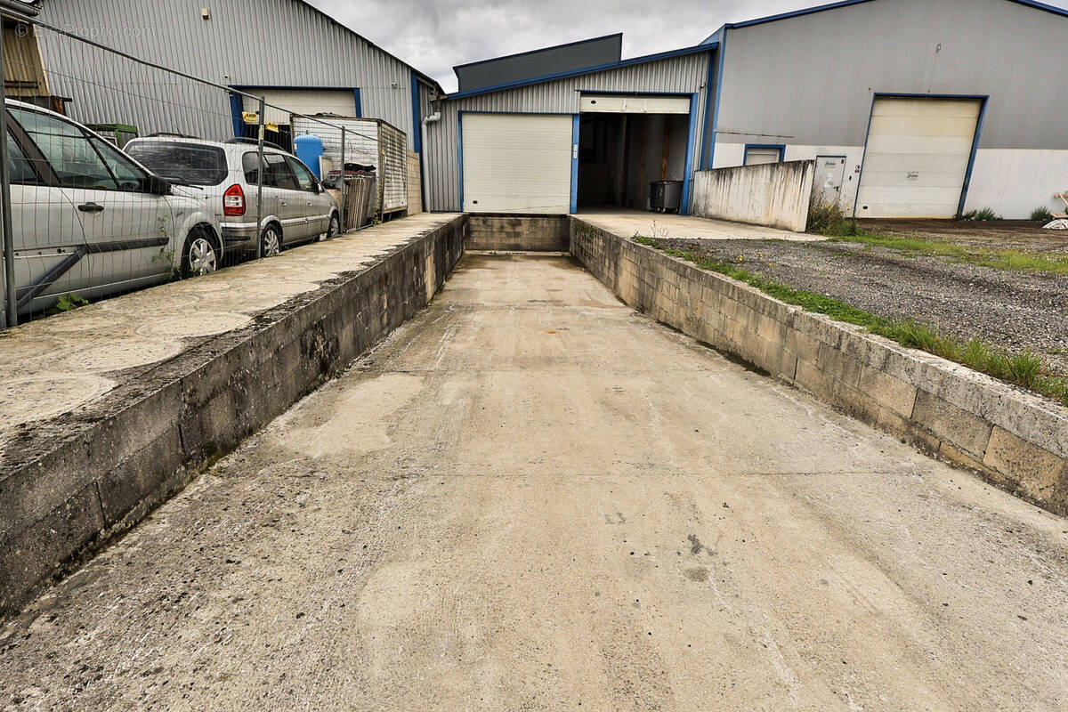 Commerce à SAINT-GERMAIN-LAVAL