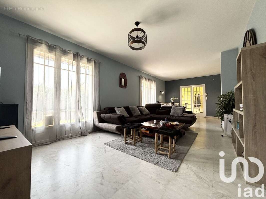 Photo 2 - Maison à ROMILLY-SUR-SEINE