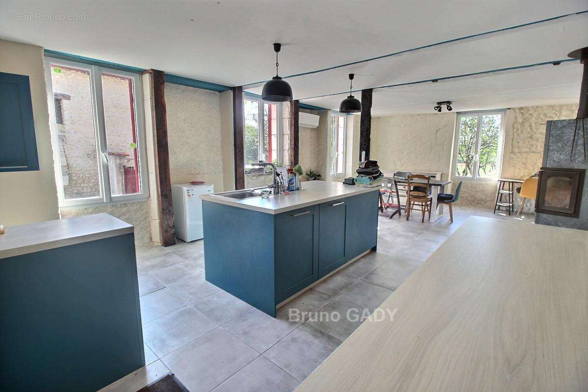 Maison à TOCANE-SAINT-APRE