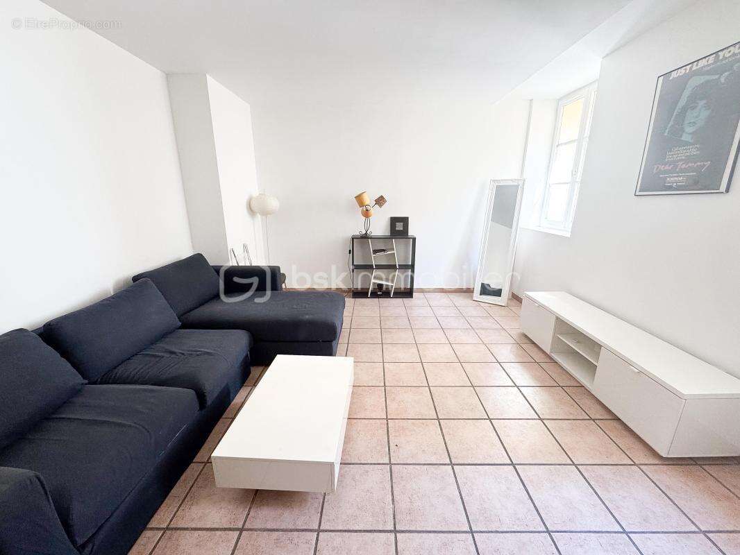 Appartement à MARSEILLE-1E