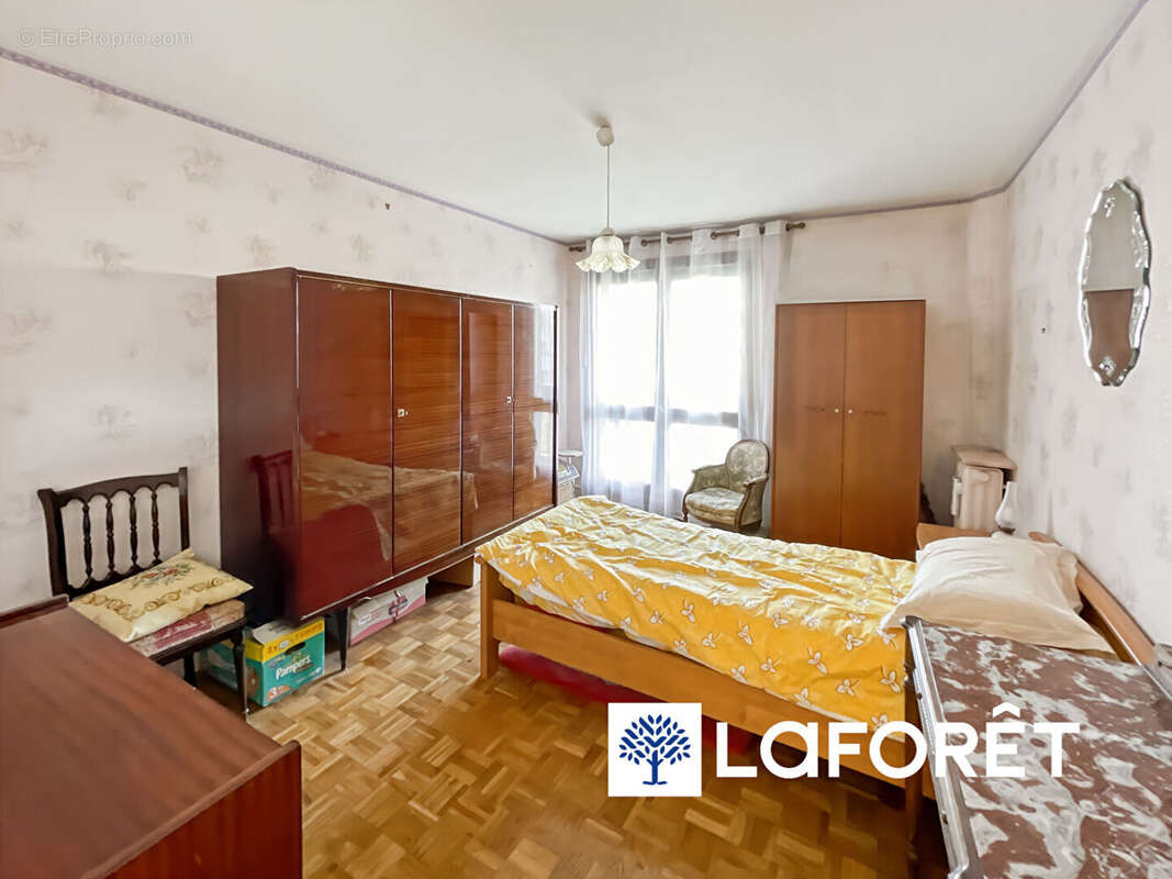 Appartement à SAINTE-GENEVIEVE-DES-BOIS