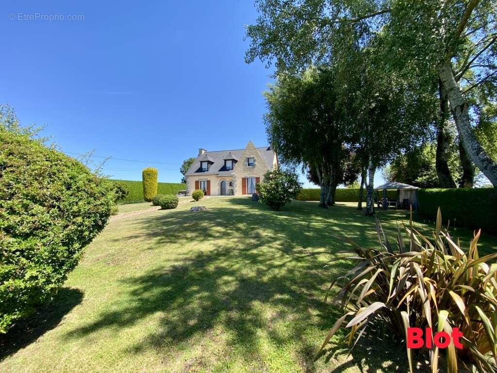 Maison à SAINT-MEEN-LE-GRAND