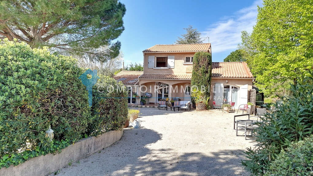 NÎMES- 30- Maison avec gîtes de 409m2  sur terrain de 2870m2 avec piscine - photo 2
