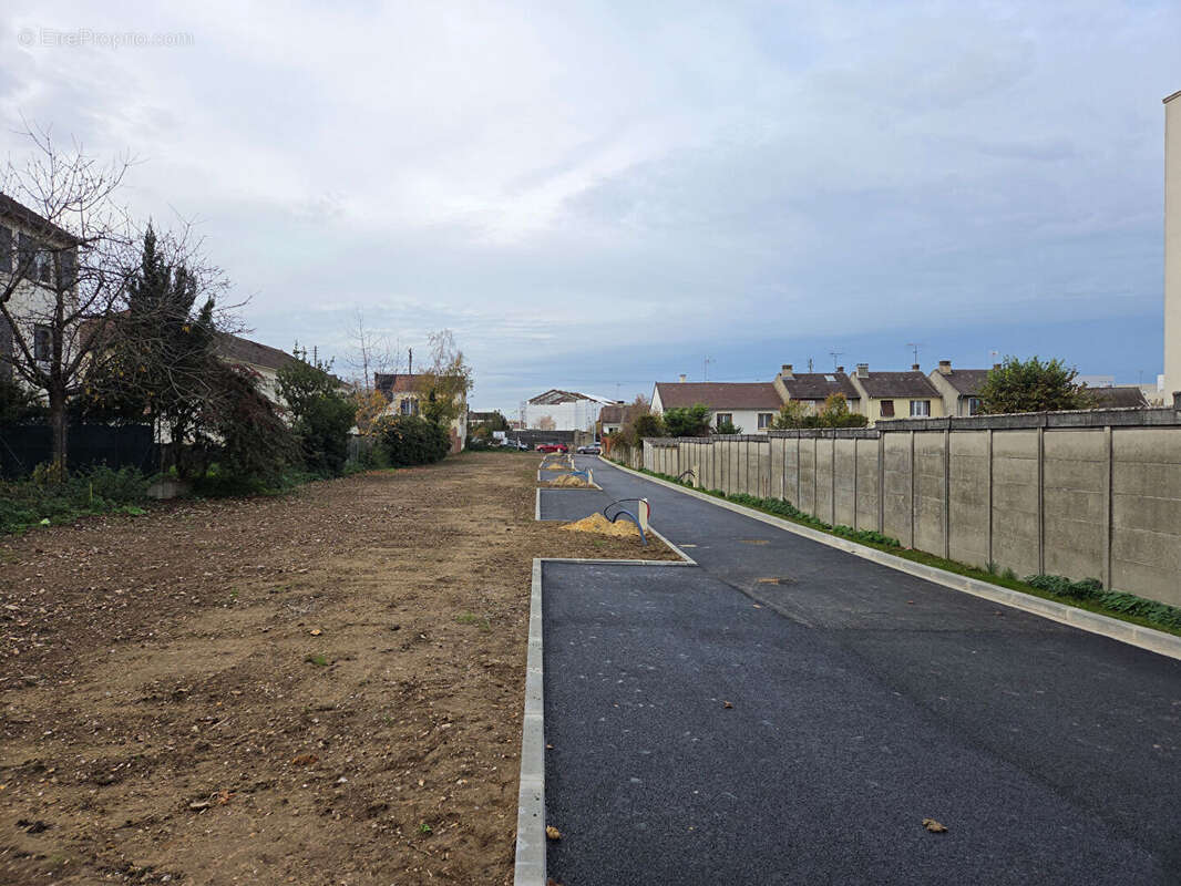 Terrain à MANTES-LA-VILLE