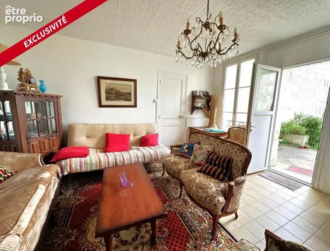 Maison bourgeoise en pierre, charme et potentiel ! - photo 2